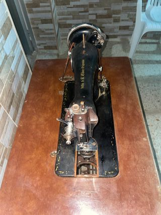 Máquina de coser Alfa antigua
