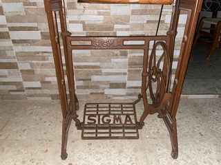 Máquina de coser Alfa antigua