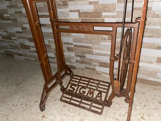 Máquina de coser Alfa antigua
