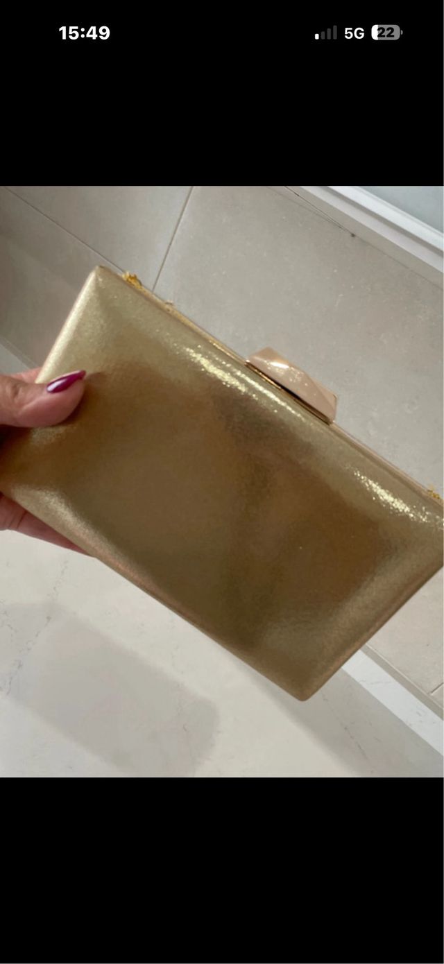 Bolso de fiesta dorado con flecos