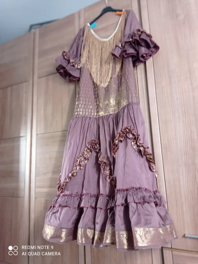 Traje Flamenca Talla 44 Morado y Dorado