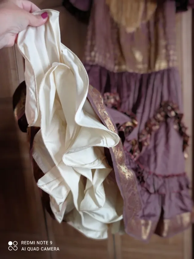 Traje Flamenca Talla 44 Morado y Dorado