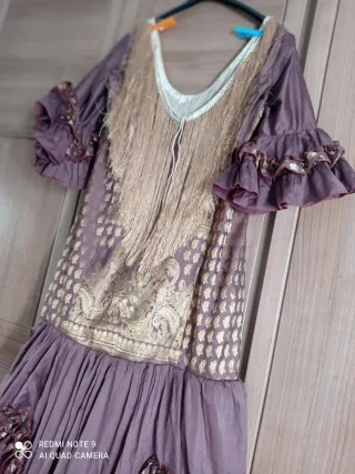 Traje Flamenca Talla 44 Morado y Dorado