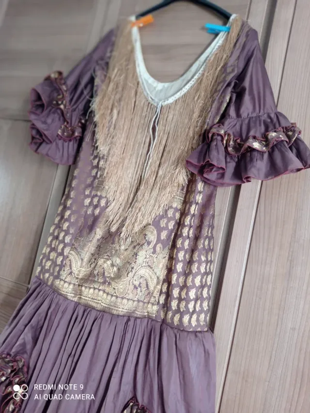 Traje Flamenca Talla 44 Morado y Dorado