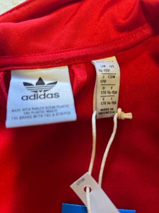 Chaqueta Adidas Roja Logo Tricolor