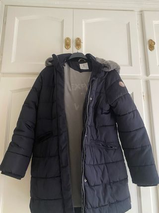 Chaquetón azul marino con capucha