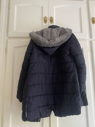 Chaquetón azul marino con capucha