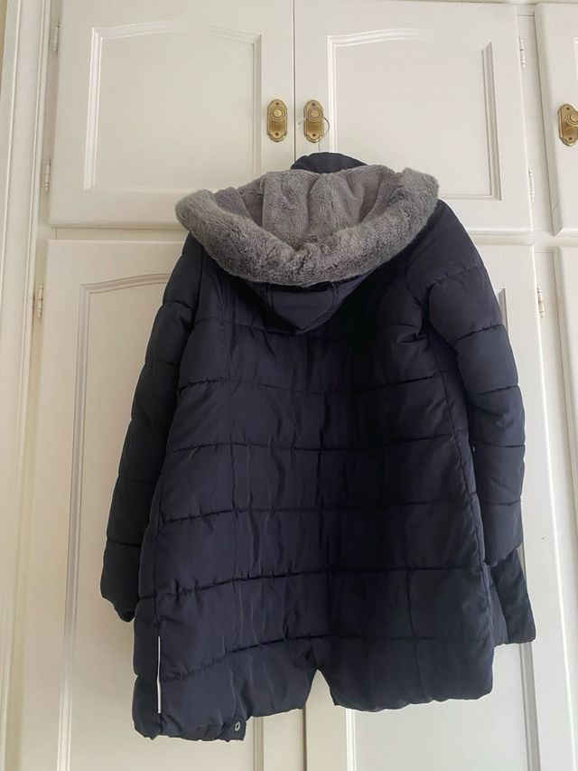 Chaquetón azul marino con capucha