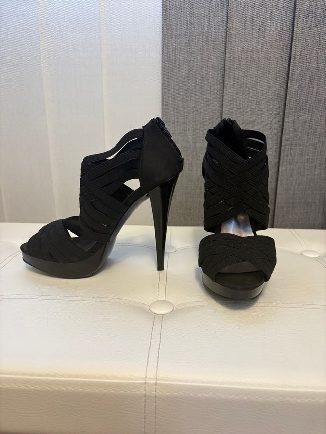 Zapatos de tacón negros