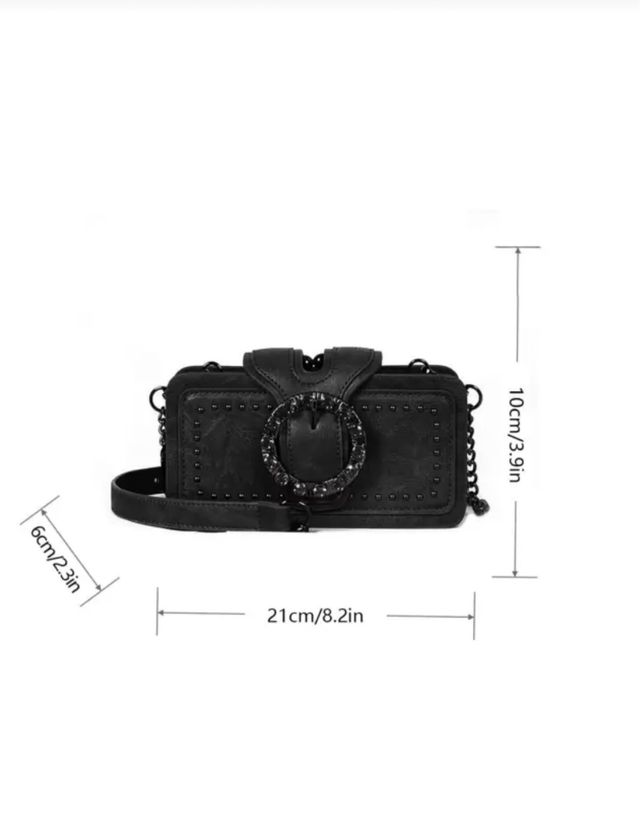 Bolso negro con pedrería y cadena a esterilizar