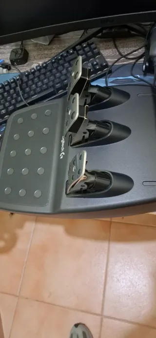 Volante Logitech + Pedales + Palanca