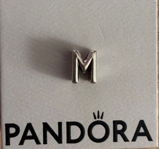 Charm Pandora Letra M Corazones Plata