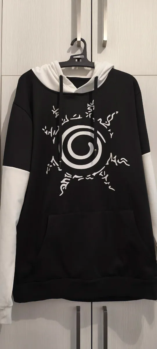 Sudadera con capucha y estampado