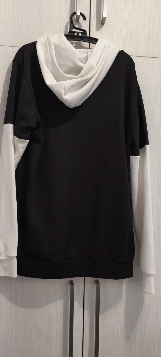 Sudadera con capucha y estampado