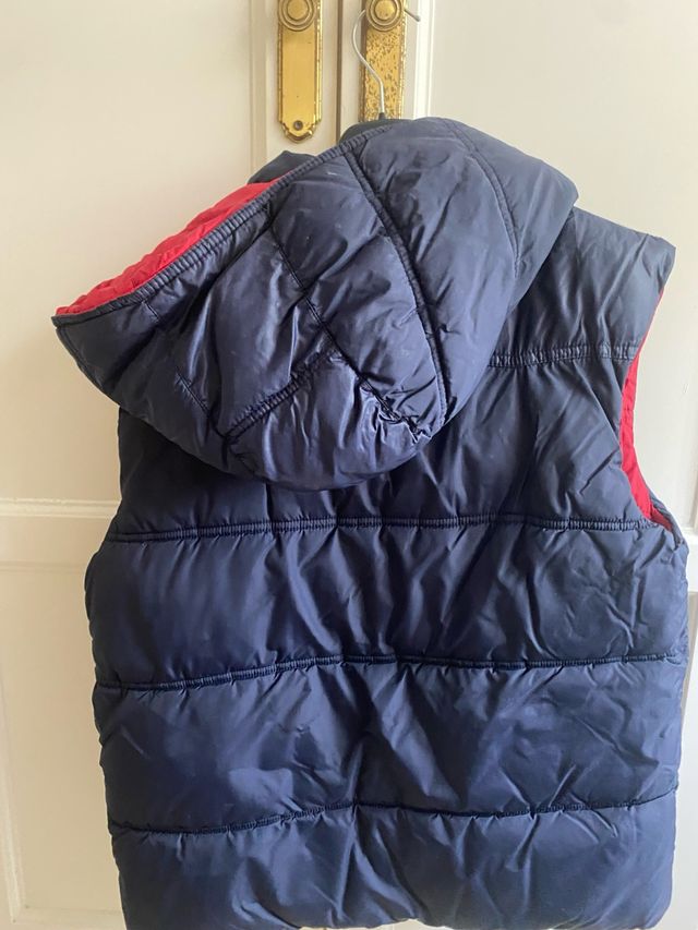 Chaquetón acolchado reversible azul y rojo