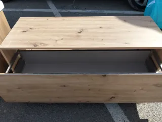 Guardaroba in legno e metallo