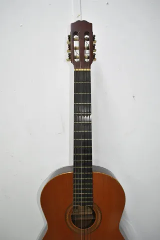Antigua guitarra Alhambra