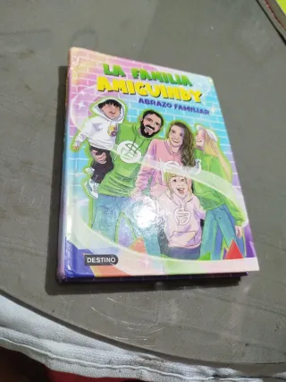 Libro de la familia amiguindy el abrazo familiar