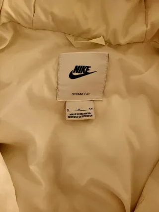 Chaqueta Nike blanca con capucha