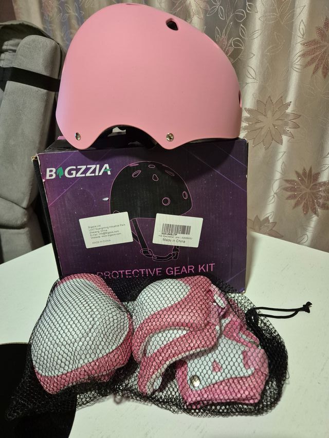 Casco e ginocchiere per bambini