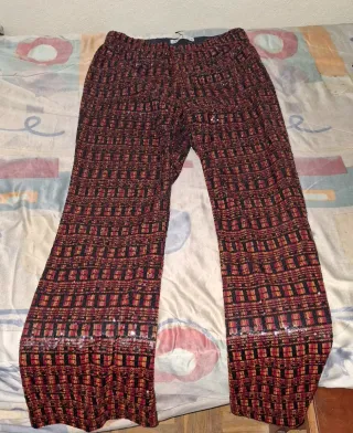 Pantalones de lentejuelas dorados y rojos