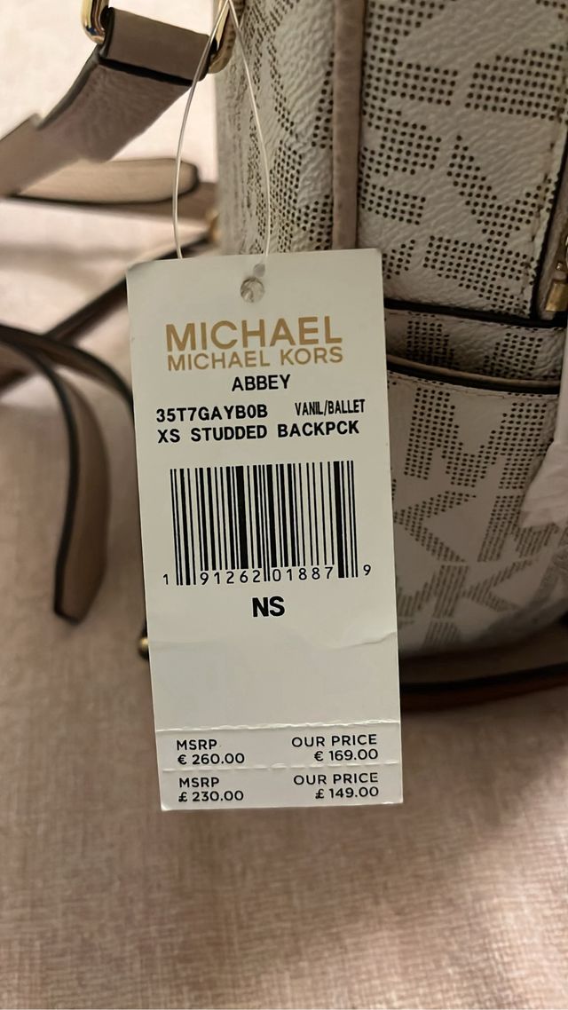 Mochila Michael Kors pequeña beige y dorada