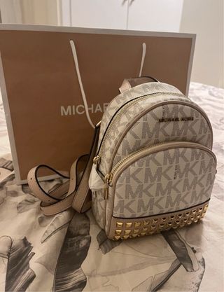 Mochila Michael Kors pequeña beige y dorada