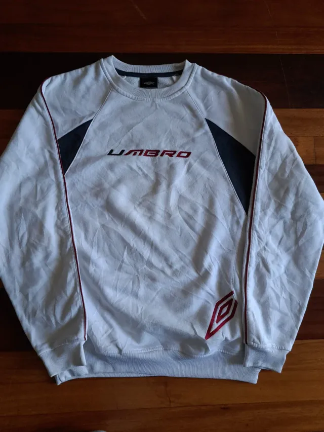 Sudadera Vintage Umbro Blanca y Negra.