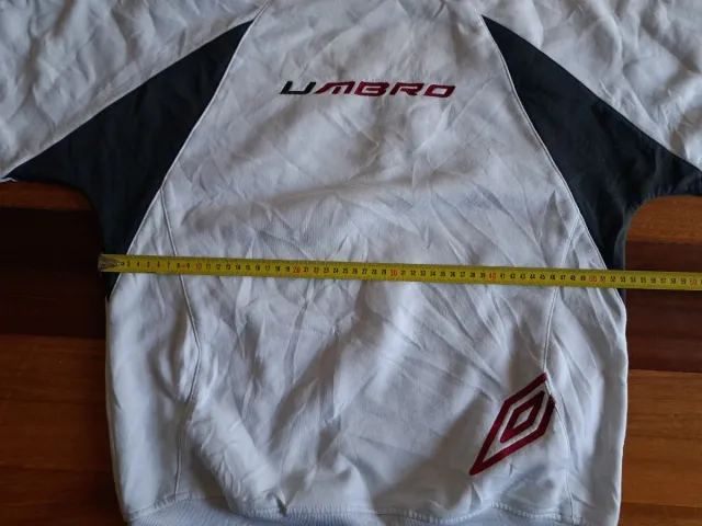 Sudadera Vintage Umbro Blanca y Negra.