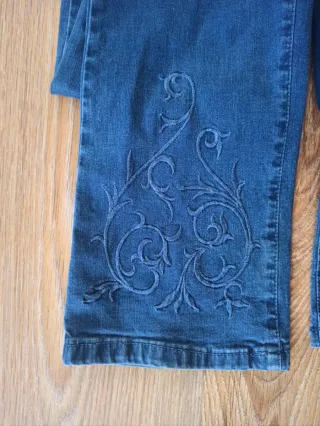 Pantalón vaquero azul con botones