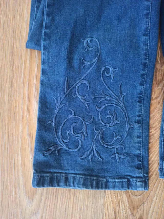 Pantalón vaquero azul con botones