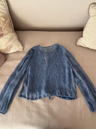 Blusa Brownie floral azul y blanco