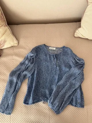 Blusa Brownie floral azul y blanco