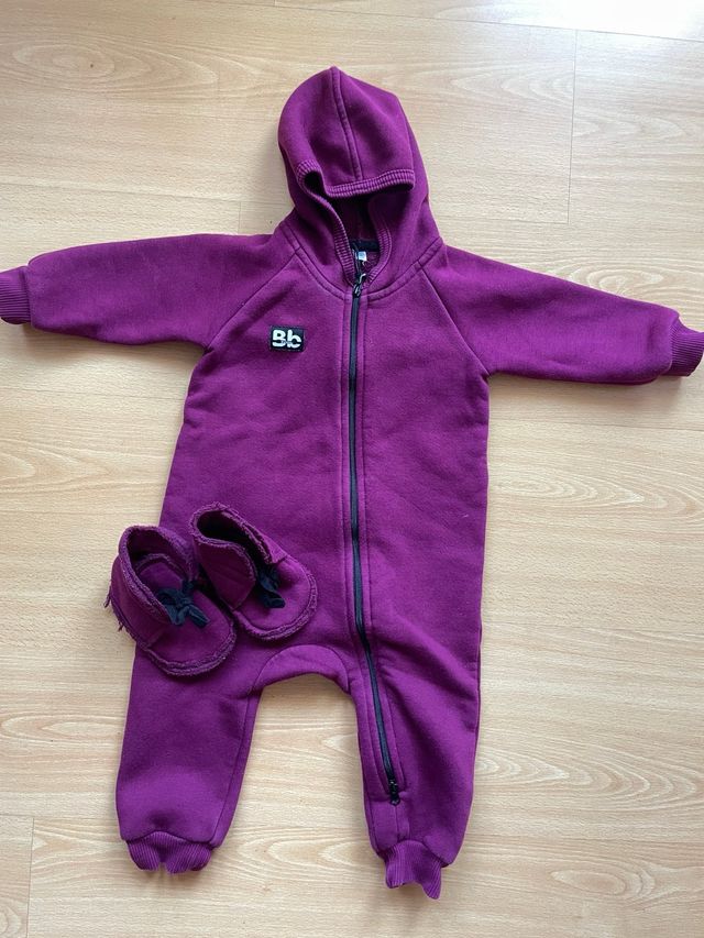 Conjunto mono y patucos morados