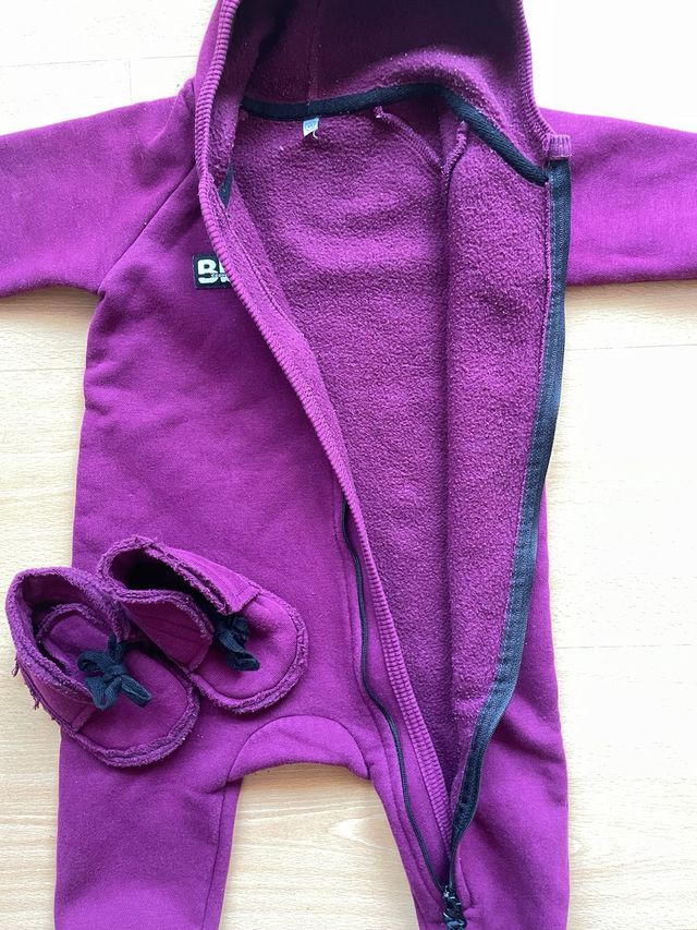 Conjunto mono y patucos morados