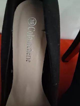 Zapatos de tacón negros ante plataforma