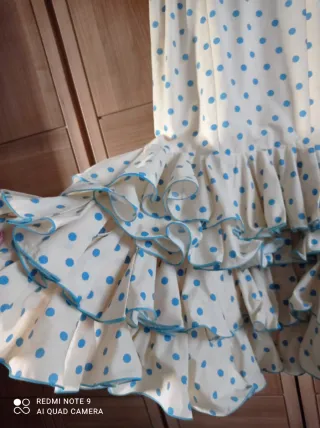 Traje de flamenca beige con lunares azules talla 4
