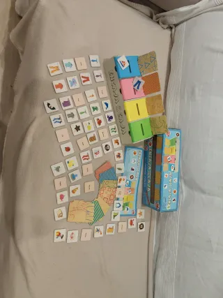 Juego de mesa Encaja en la Caja. Aprende en Inglés