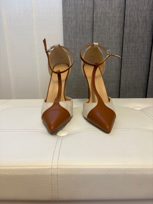 Zapatos T-Strap Beige y Marrón