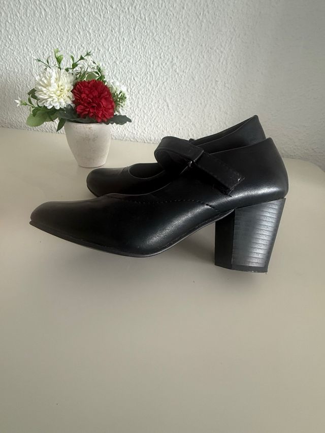 Zapatos de piel negros tacón