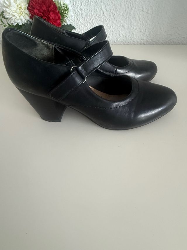 Zapatos de piel negros tacón