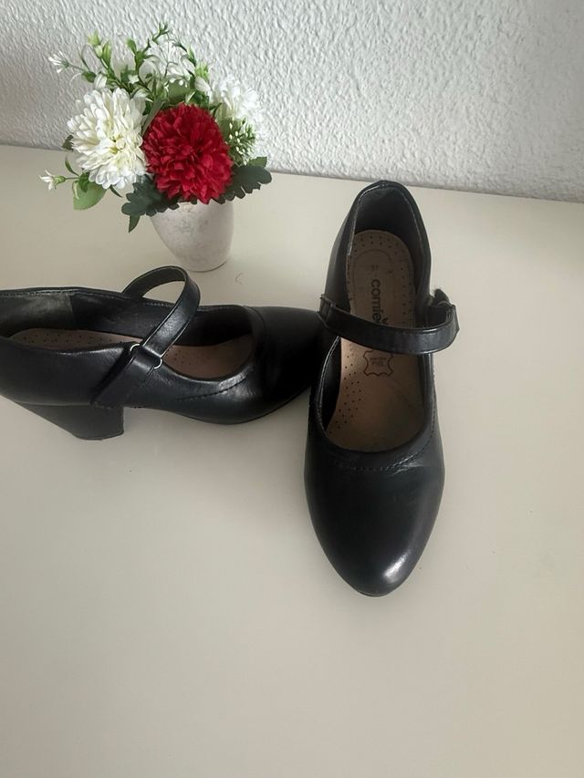 Zapatos de piel negros tacón