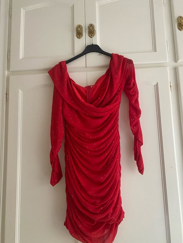 Vestido rojo brillante