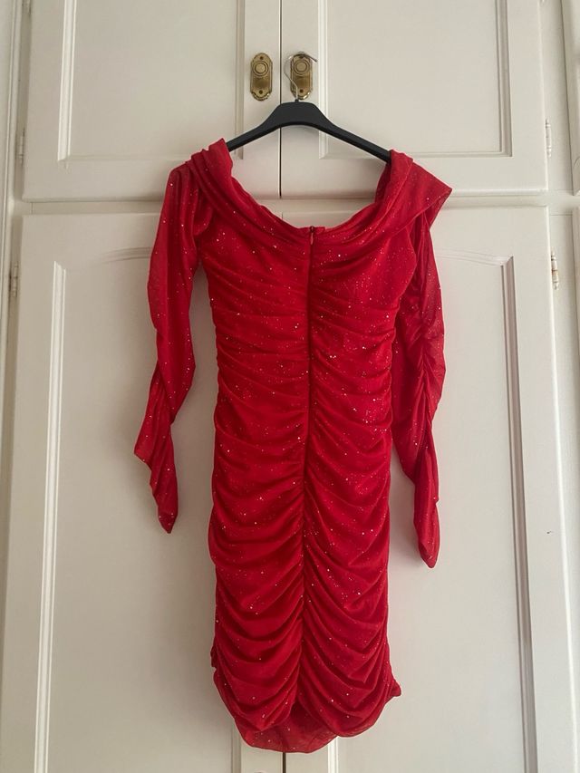 Vestido rojo brillante