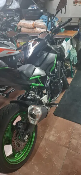 Kawasaki Z900 full