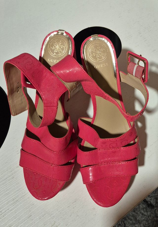 Sandali Guess rosa