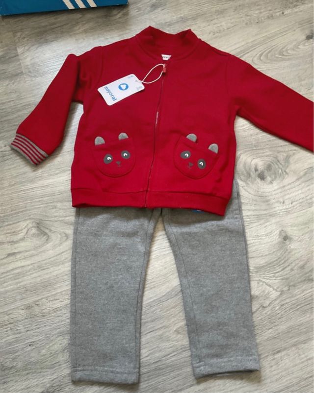 Conjunto Mayoral niño rojo y gris
