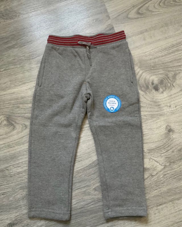 Conjunto Mayoral niño rojo y gris