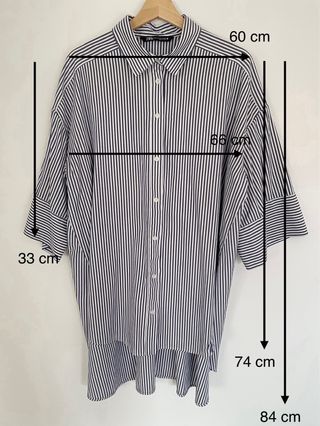 Camisa oversize de rayas azul marino y blancas