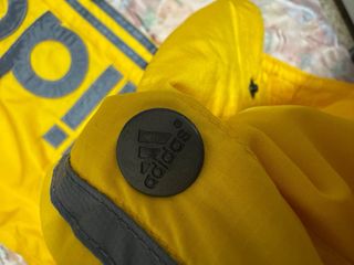 Pantalones Adidas Amarillos con Logo Lateral